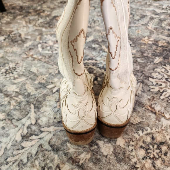 Off white faux leather western embroidered cowgirl boots size 38 - Picture 5 of 7